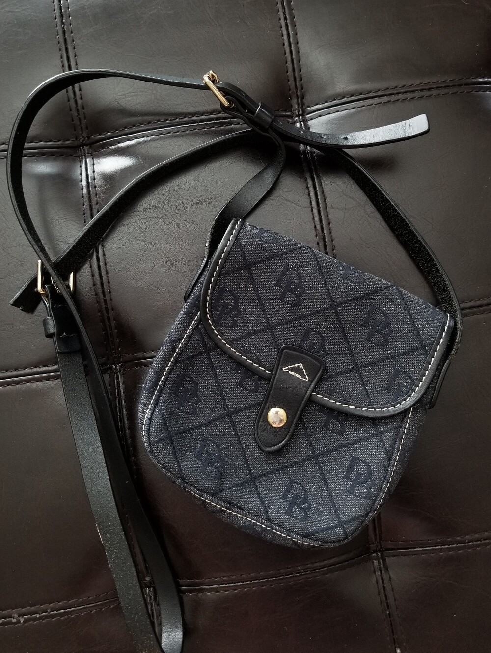 ❗Dooney & Bourke Black Crossbody Mini Bag❗